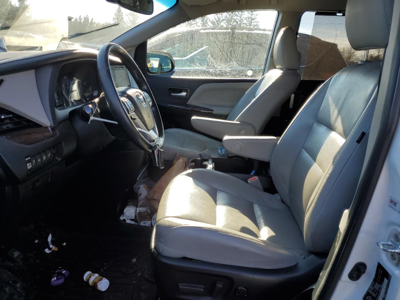 2017 Toyota Sienna Xle - Фото 7