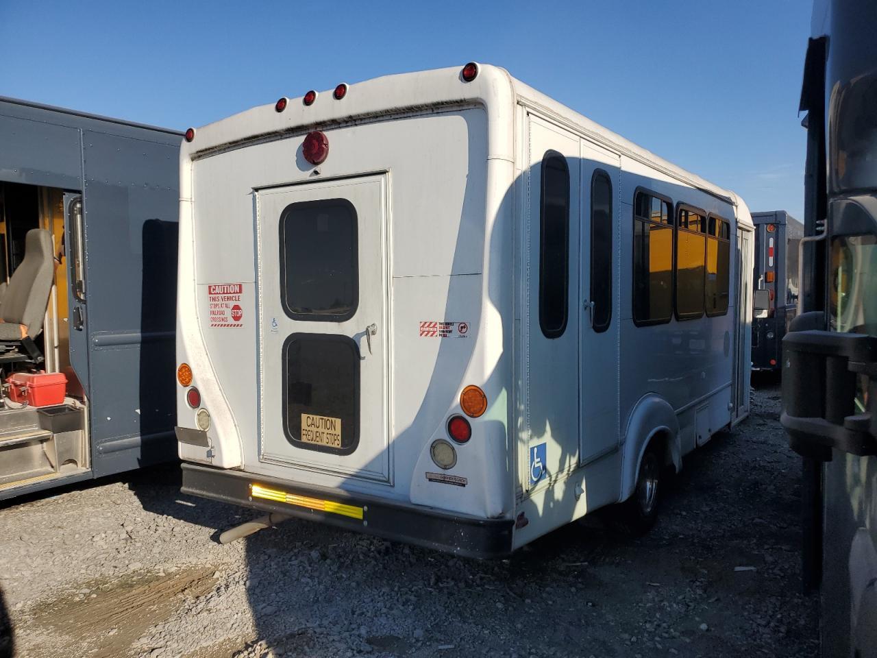 2016 Ford Econoline E450 Super Duty Cutaway Van - Фото 4