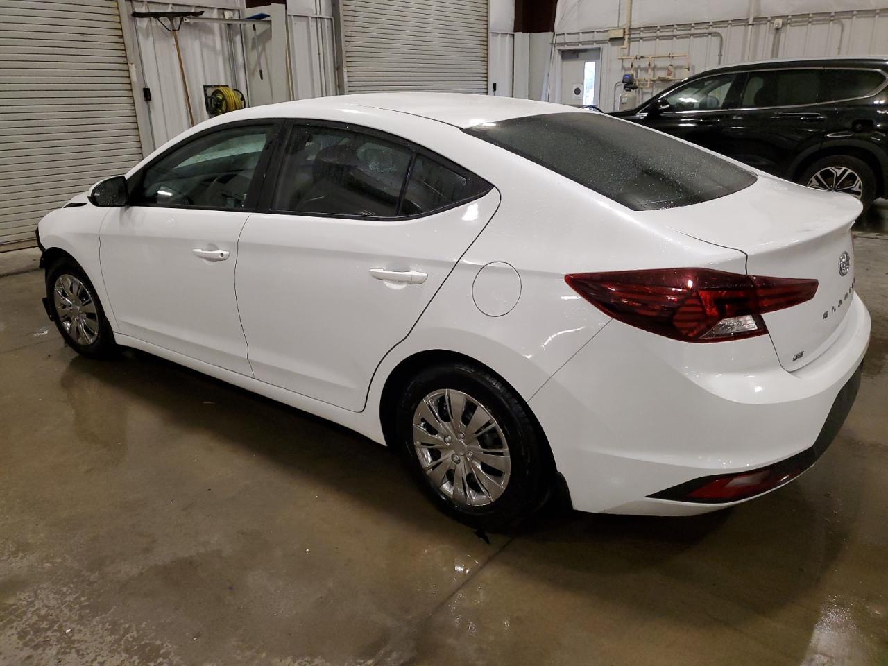 2019 Hyundai Elantra Se - Image 2