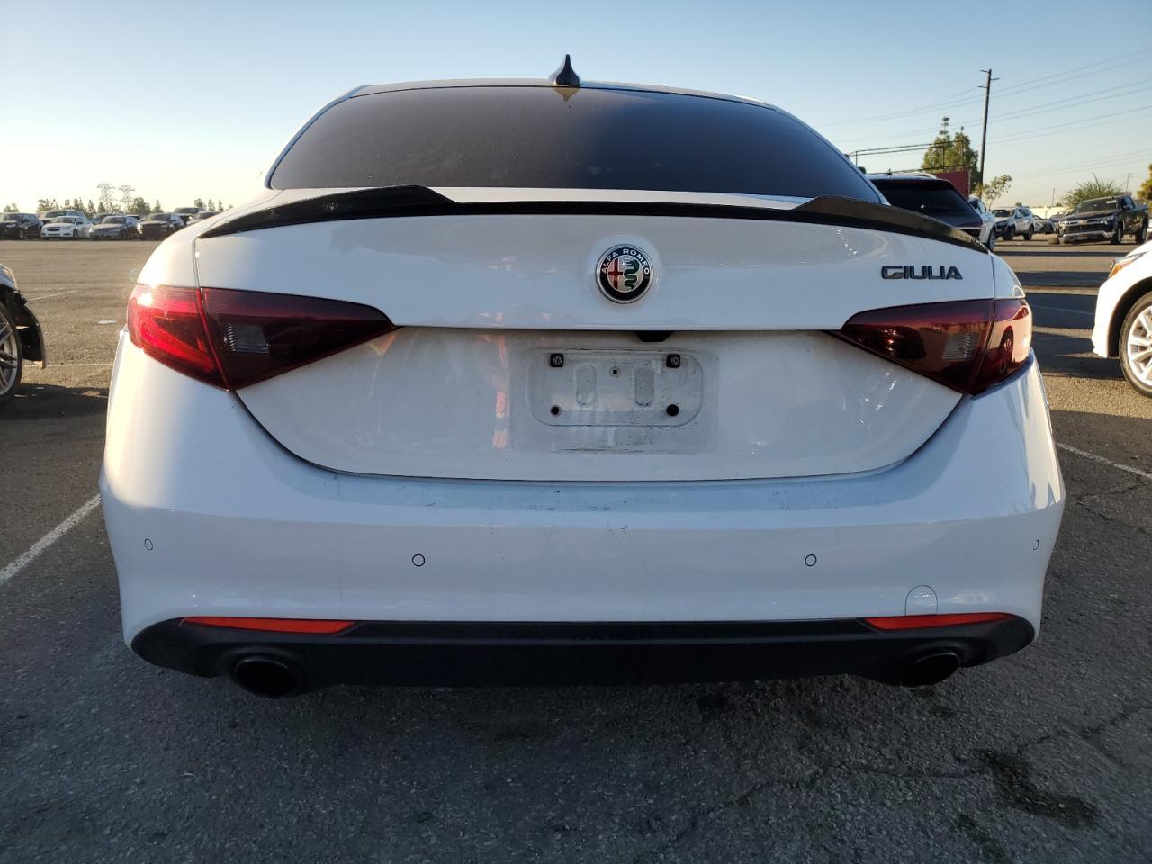 2020 Alfa Romeo Giulia - Фото 6