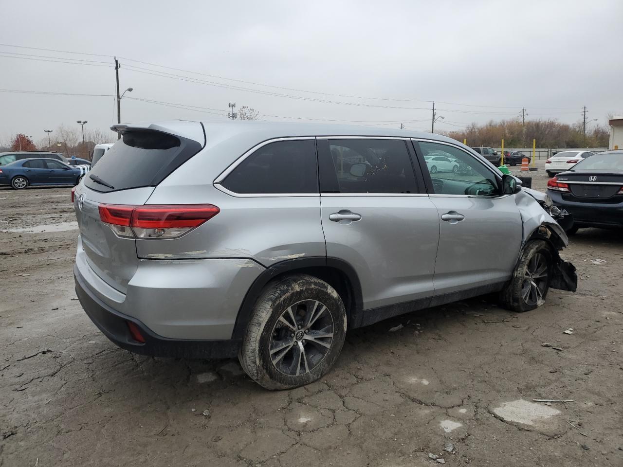 2019 Toyota Highlander Le - Фото 3
