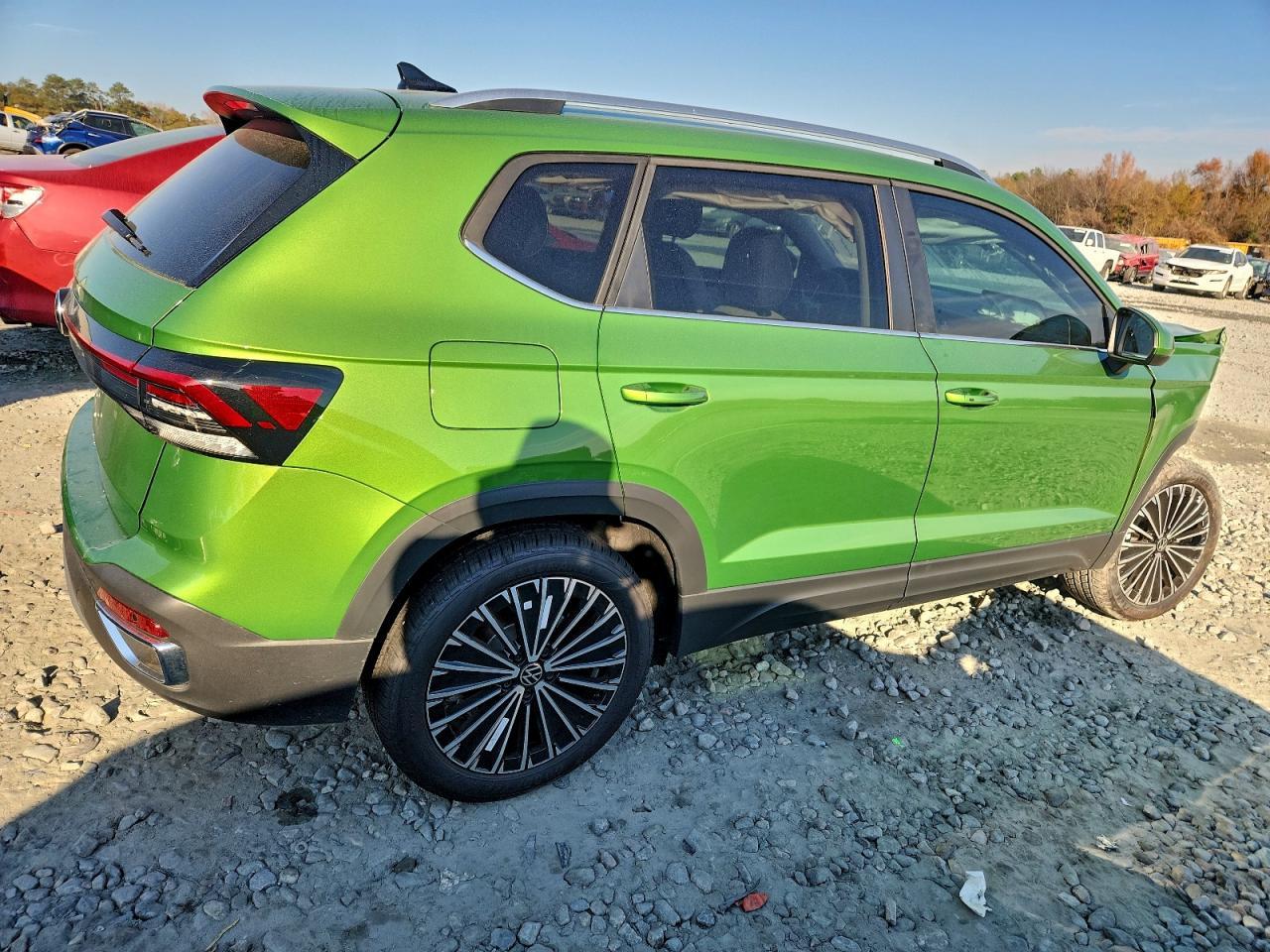 2025 Volkswagen Taos Se - Image 3