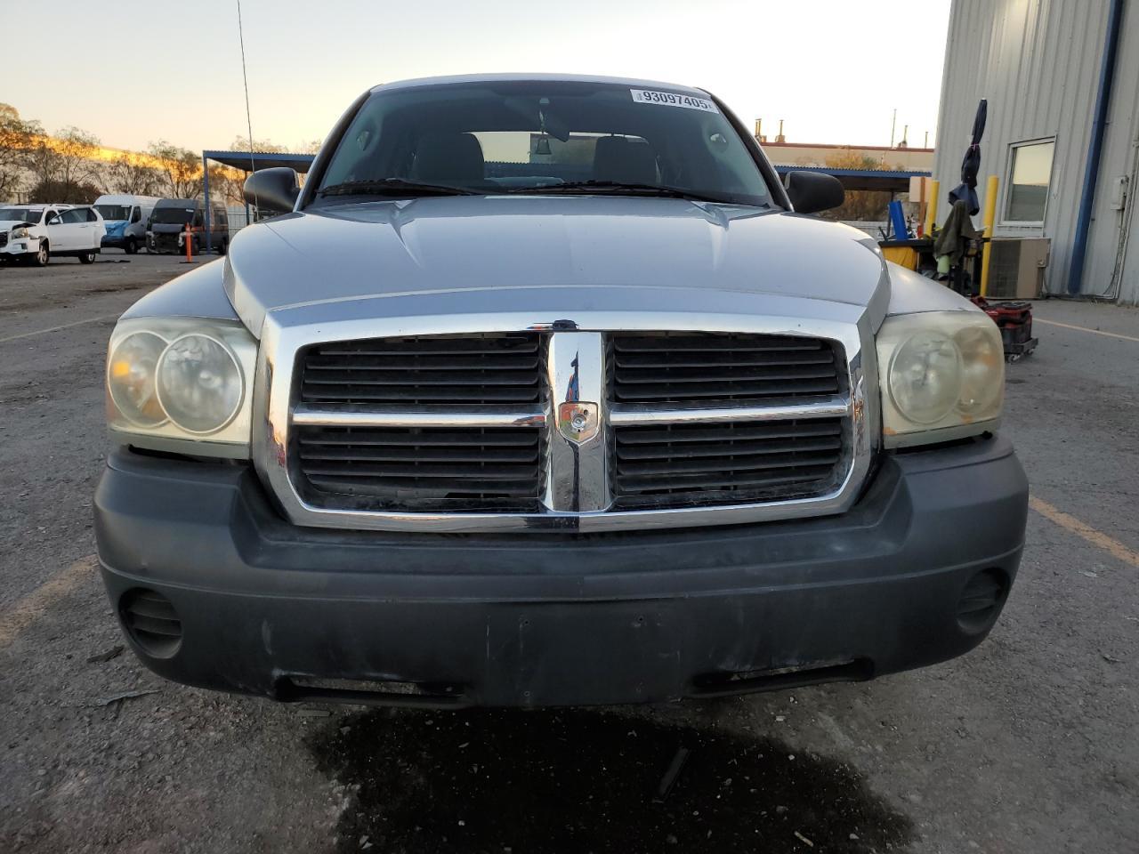 2005 Dodge Dakota St - Image 5