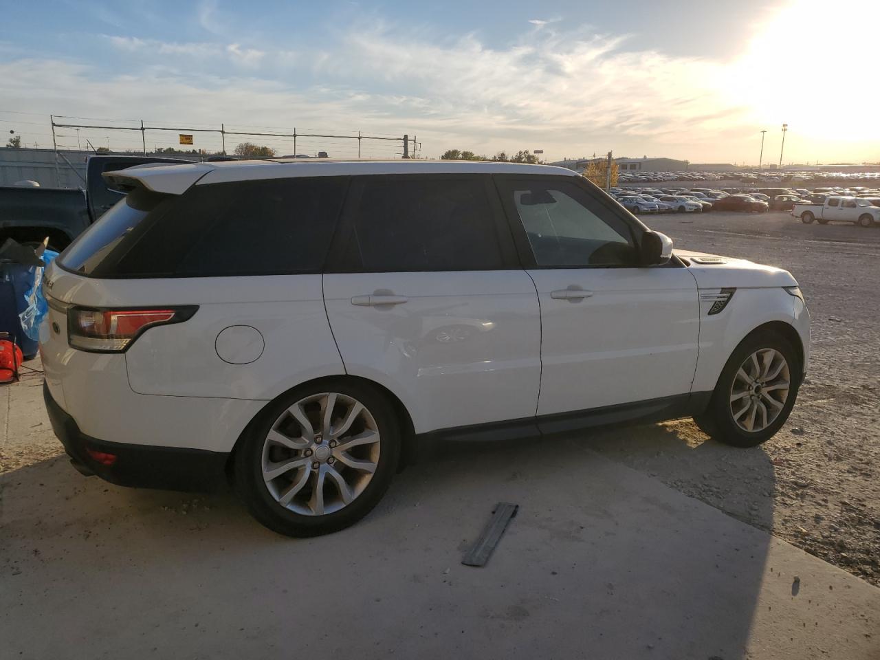 2015 Land Rover Range Rover Sport Hse - Image 3