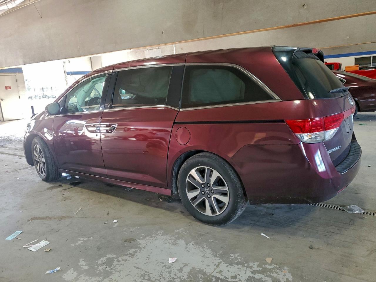 2015 Honda Odyssey Touring - Image 2