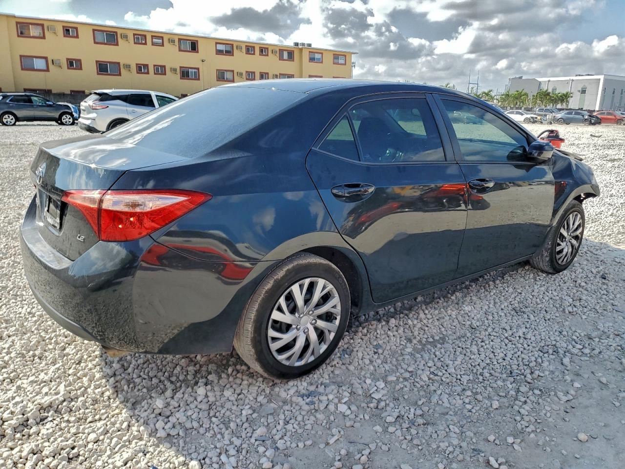 2019 Toyota Corolla L - Фото 3