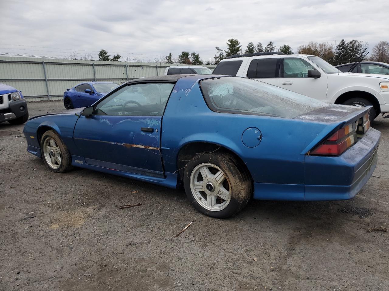 1992 Chevrolet Camaro - Фото 2