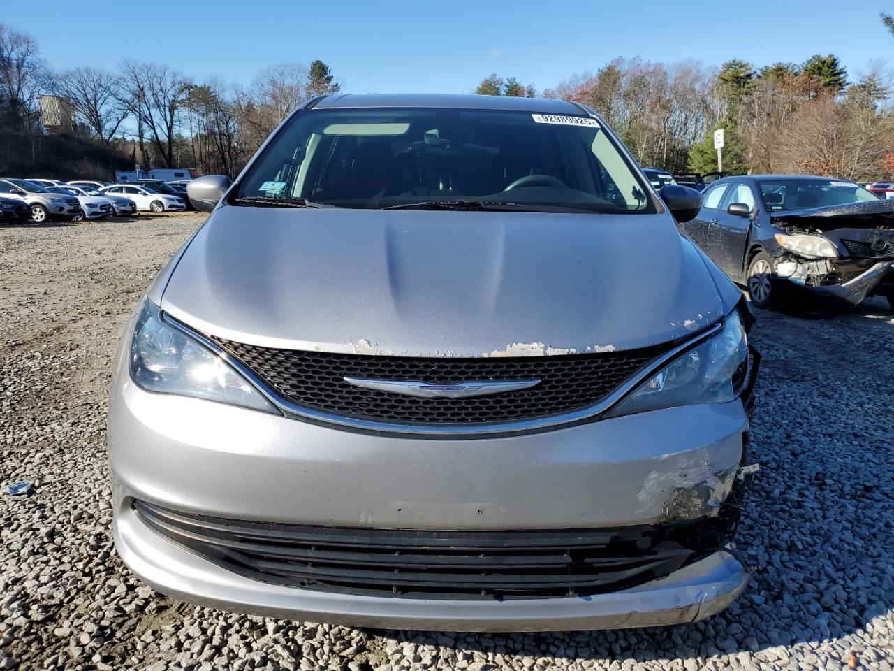 2017 Chrysler Pacifica Lx - Image 5