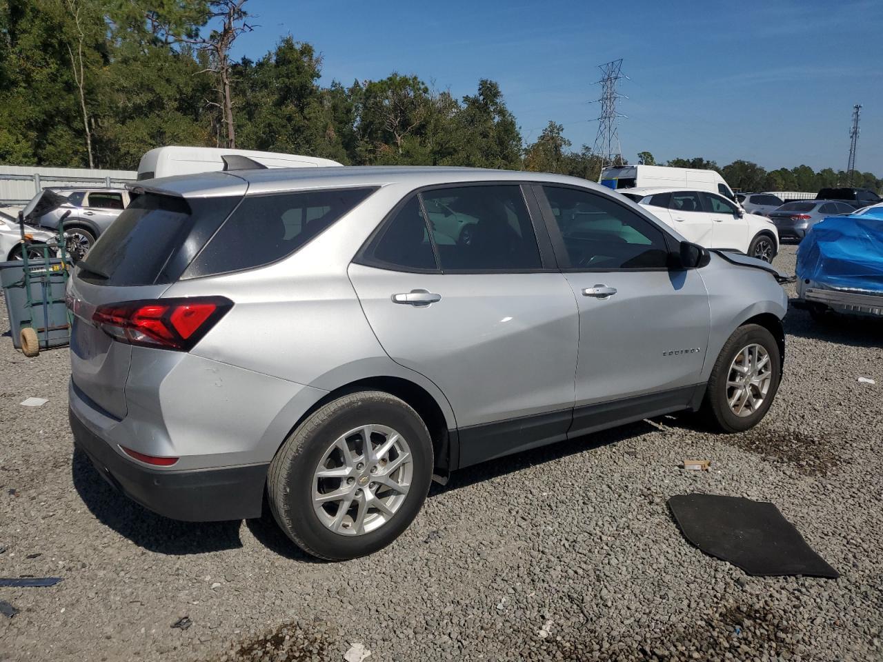 2022 Chevrolet Equinox Ls - Фото 3
