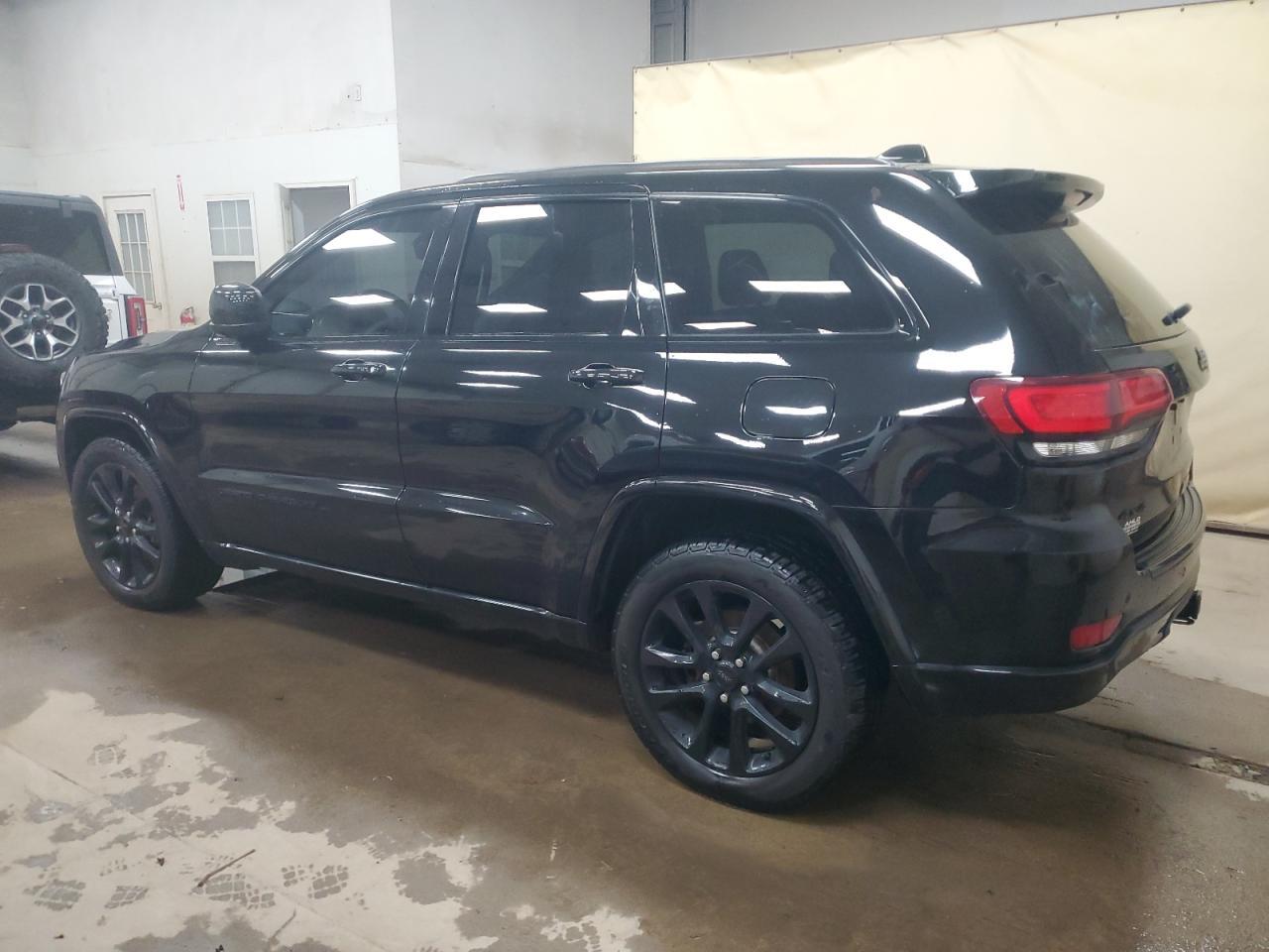 2017 Jeep Grand Cherokee Laredo - Image 2