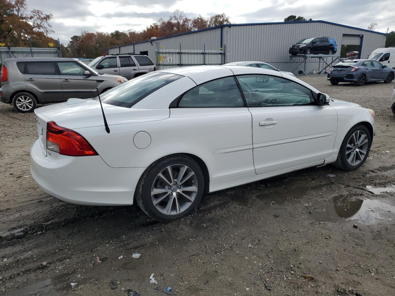 2011 Volvo C70 T5 - Image 3