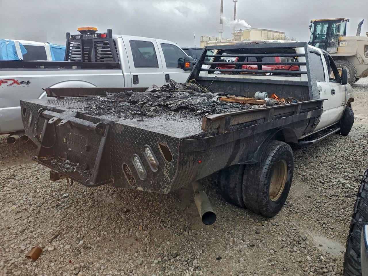 2006 Chevrolet Silverado 3500 Flatbed Truck - Image 3