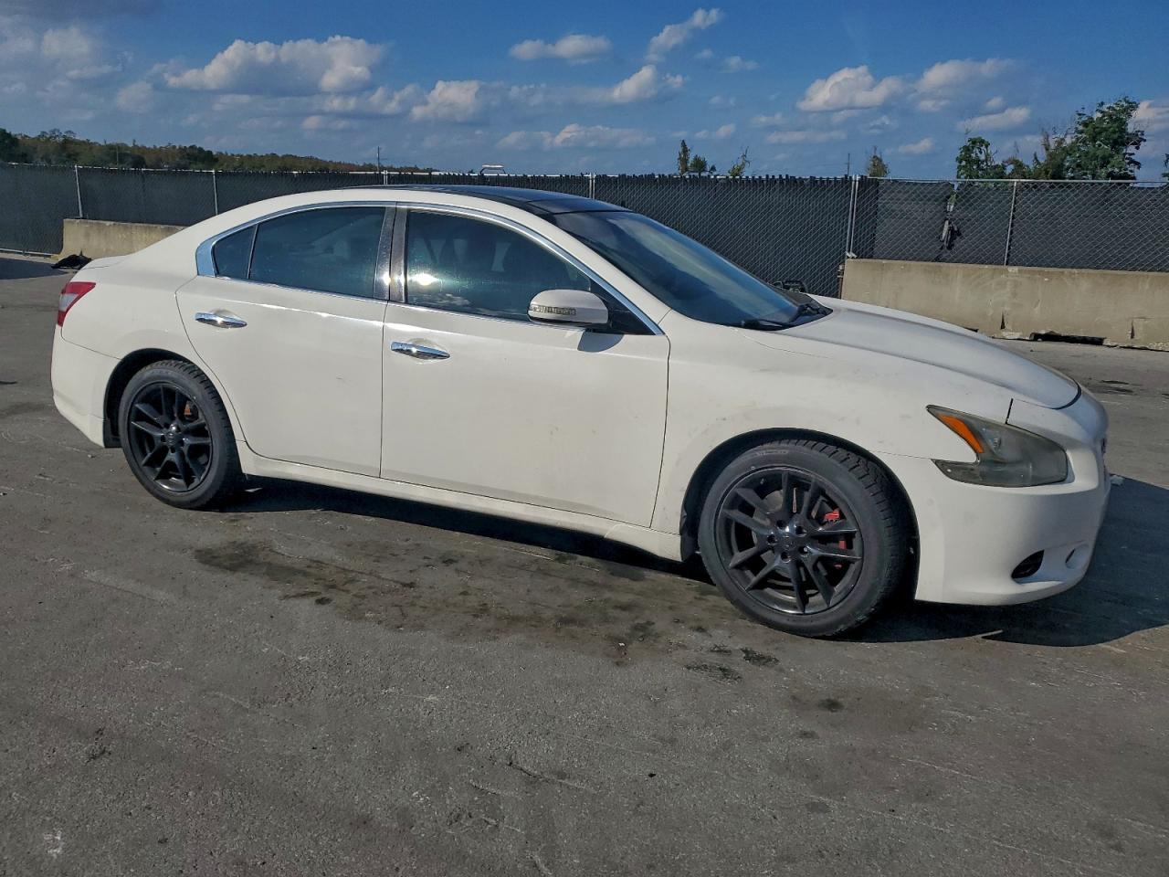 2009 Nissan Maxima S - Image 4