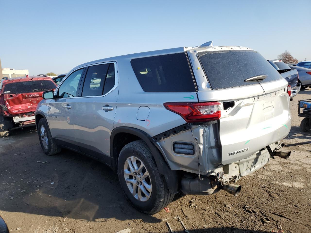 2019 Chevrolet Traverse Ls - Фото 2