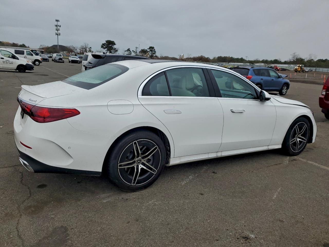 2024 Mercedes-Benz E 450 4Matic - Фото 3