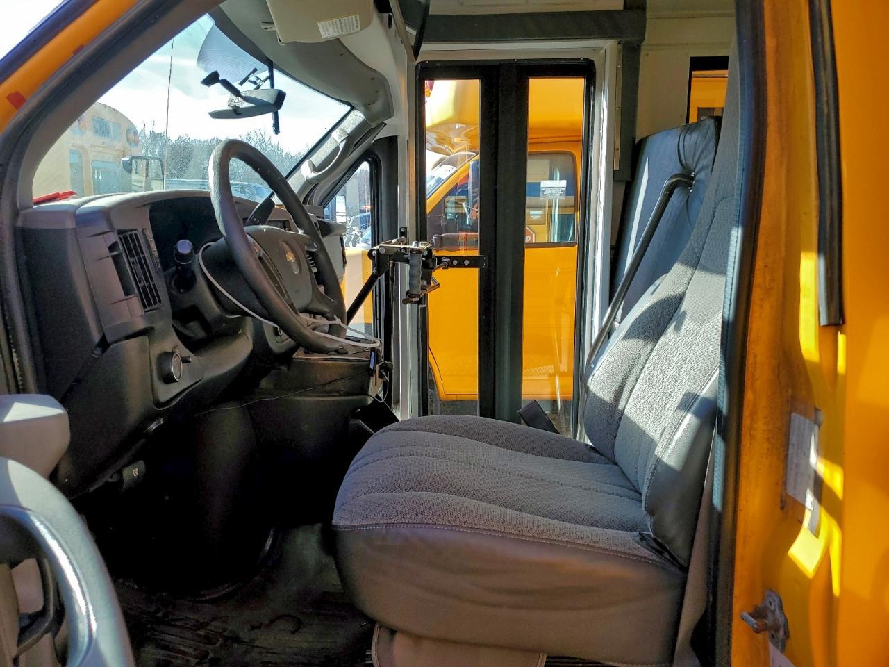 2015 Chevrolet Express School Bus - Фото 5