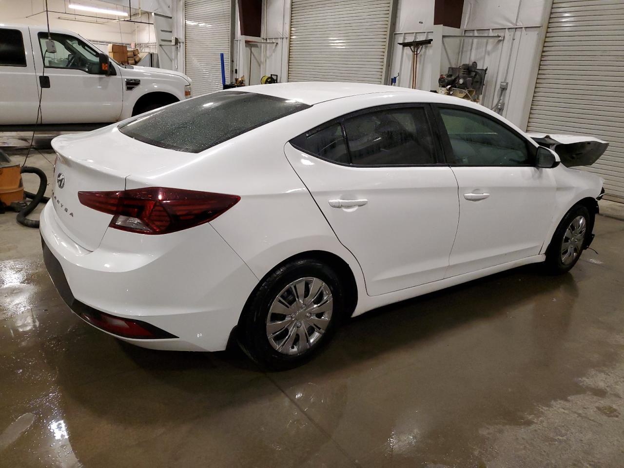 2019 Hyundai Elantra Se - Image 3