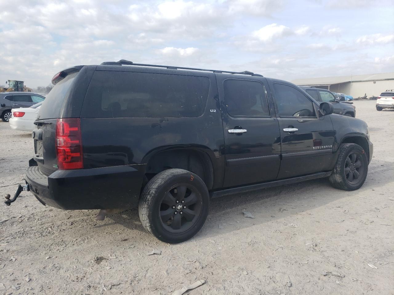 2007 Chevrolet Suburban K1500 - Image 3