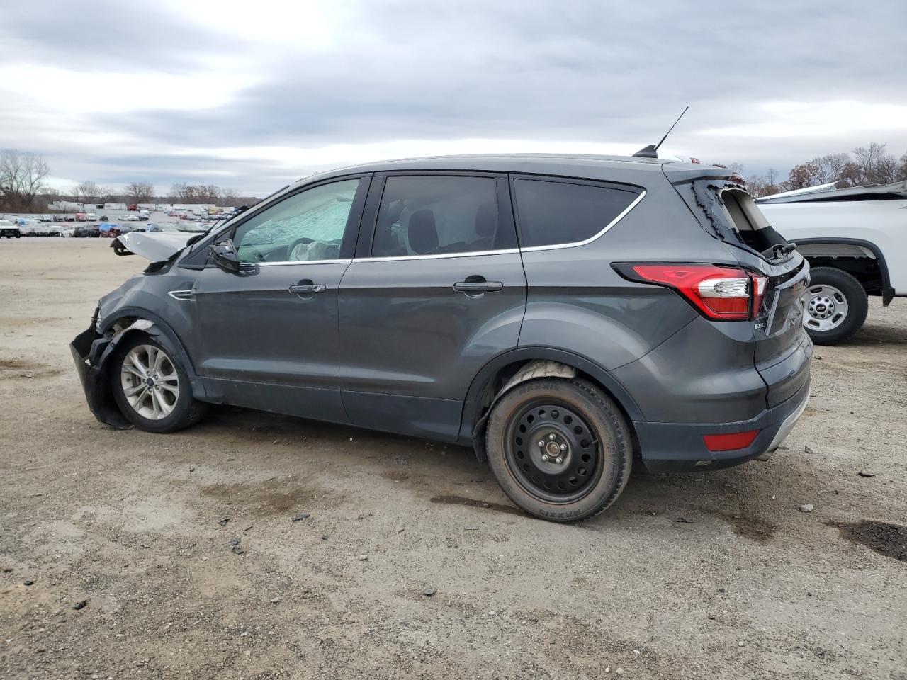 2019 Ford Escape Se - Фото 2