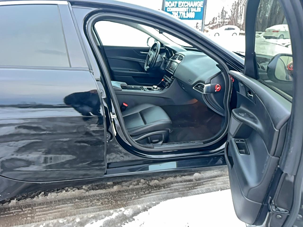 2018 Jaguar Xe Premium - Image 5