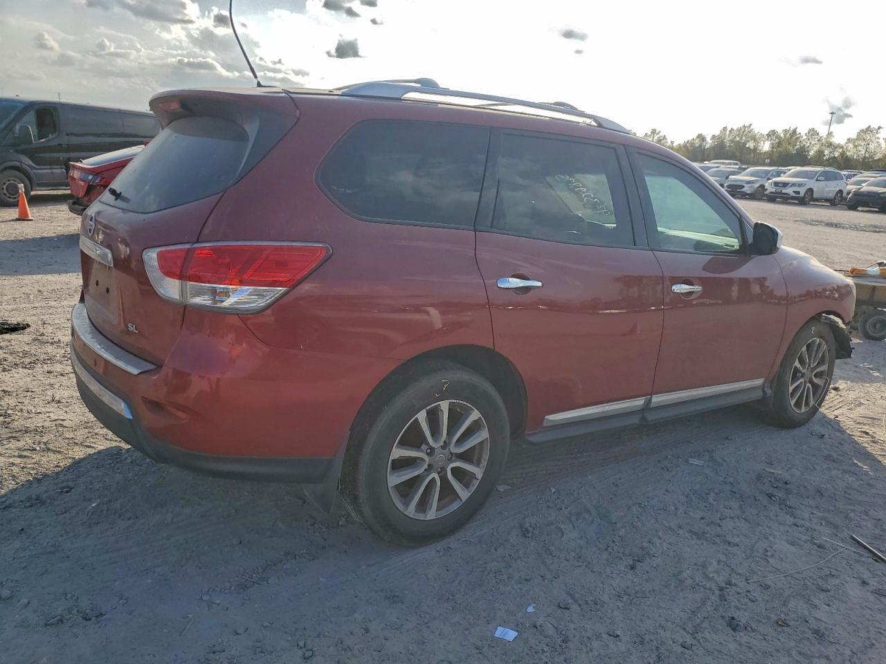 2015 Nissan Pathfinder S - Image 3