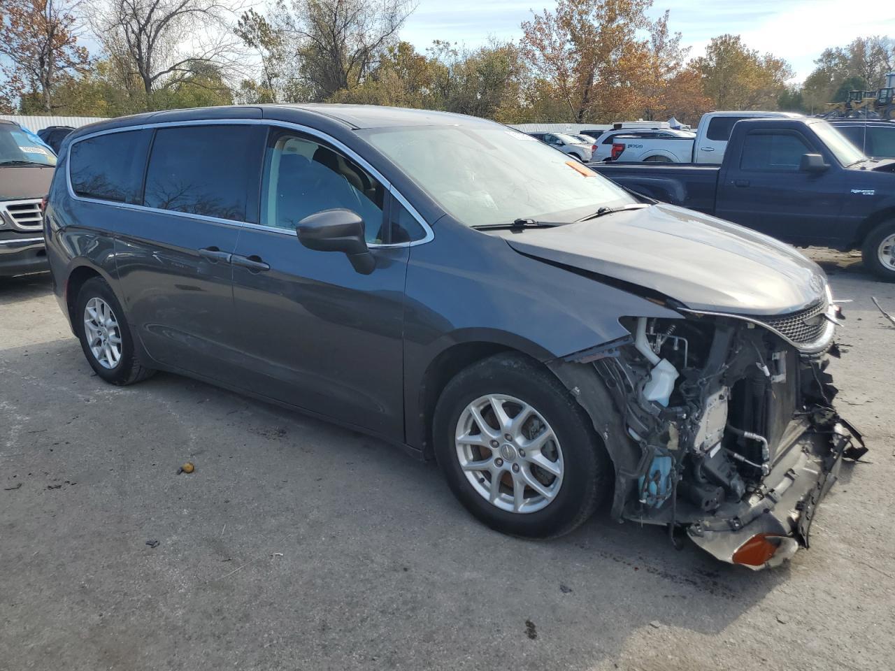2020 Chrysler Voyager Lx - Image 4
