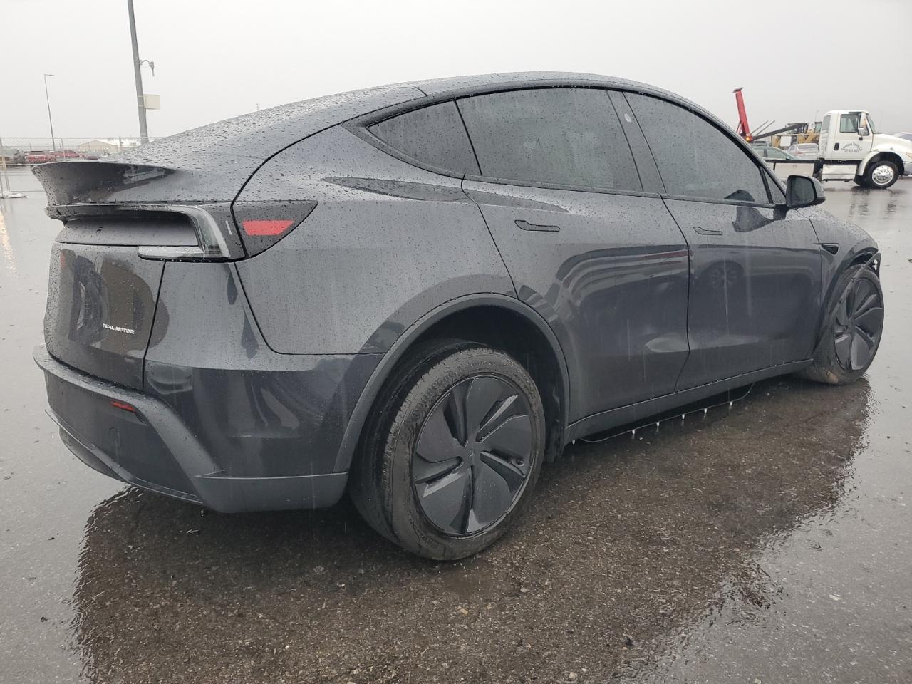 2026 Tesla Model Y - Фото 3
