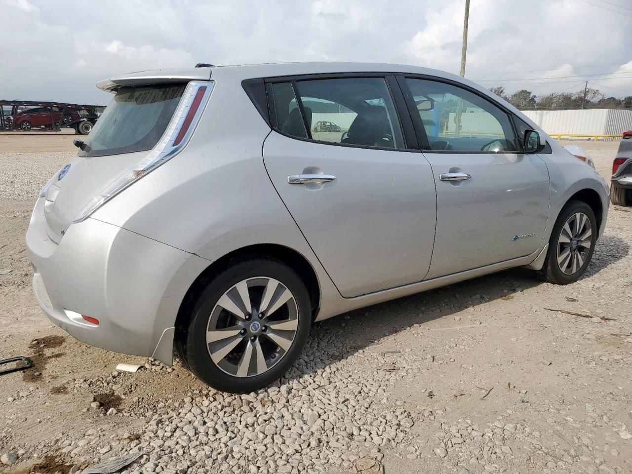 2013 Nissan Leaf S - Image 3