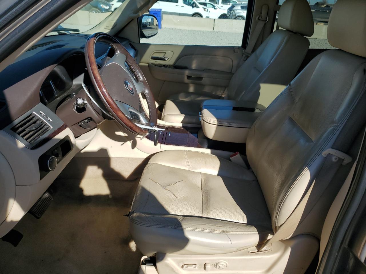 2007 Cadillac Escalade Luxury - Image 7