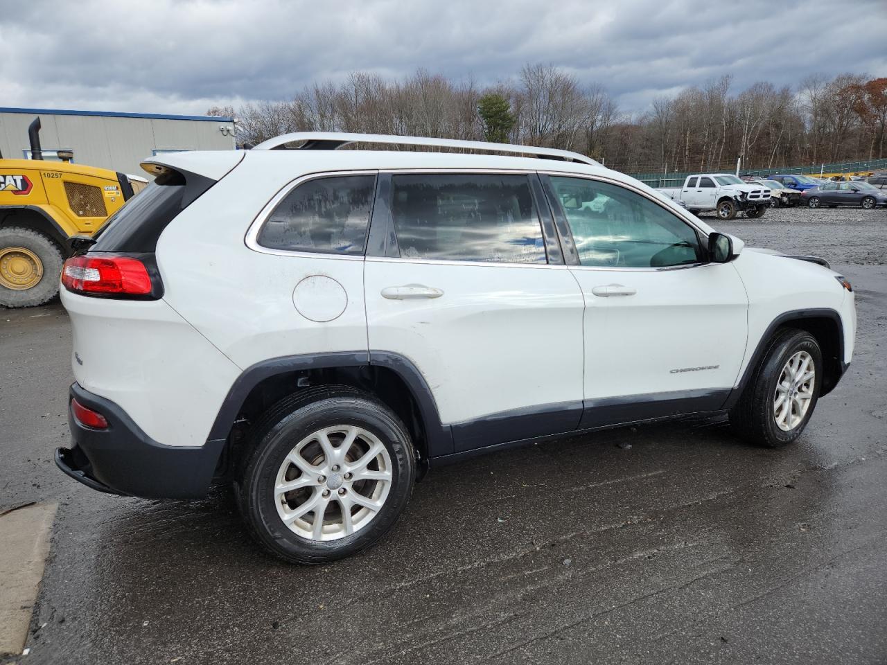 2016 Jeep Cherokee Latitude - Image 3