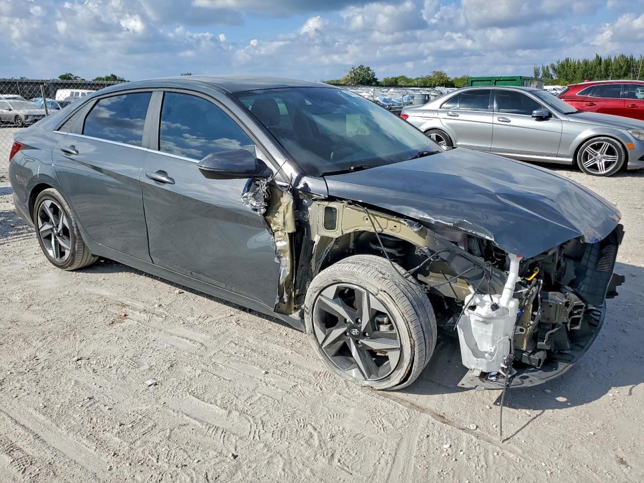 2023 Hyundai Elantra Limited - Фото 4