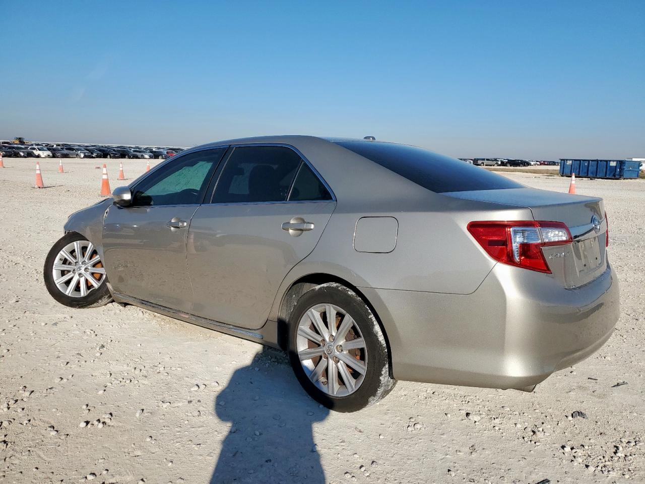 2014 Toyota Camry - Фото 2