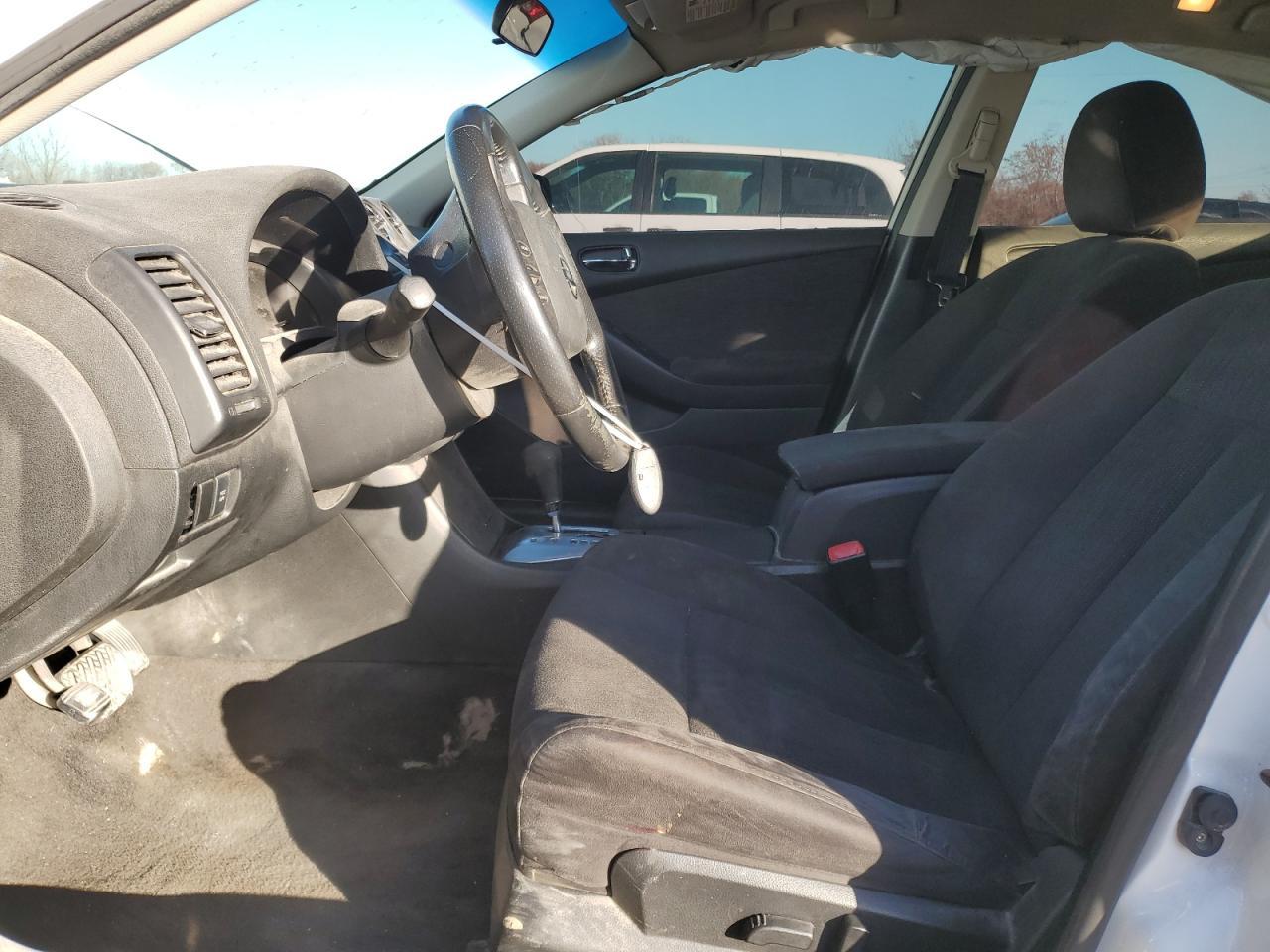 2010 Niss Altima S - Image 7