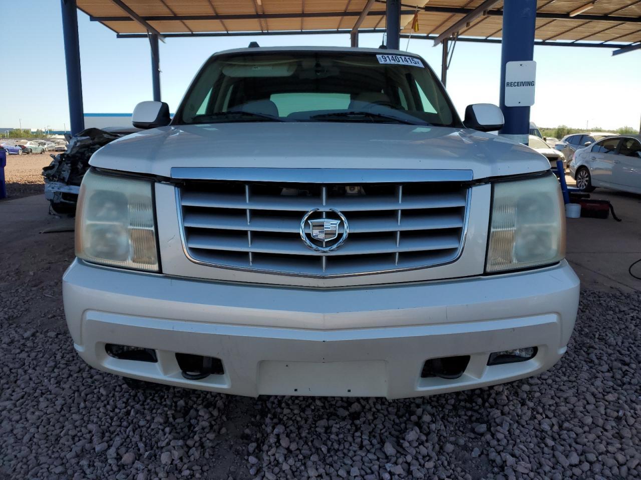 2005 Cadillac Escalade Luxury - Image 5