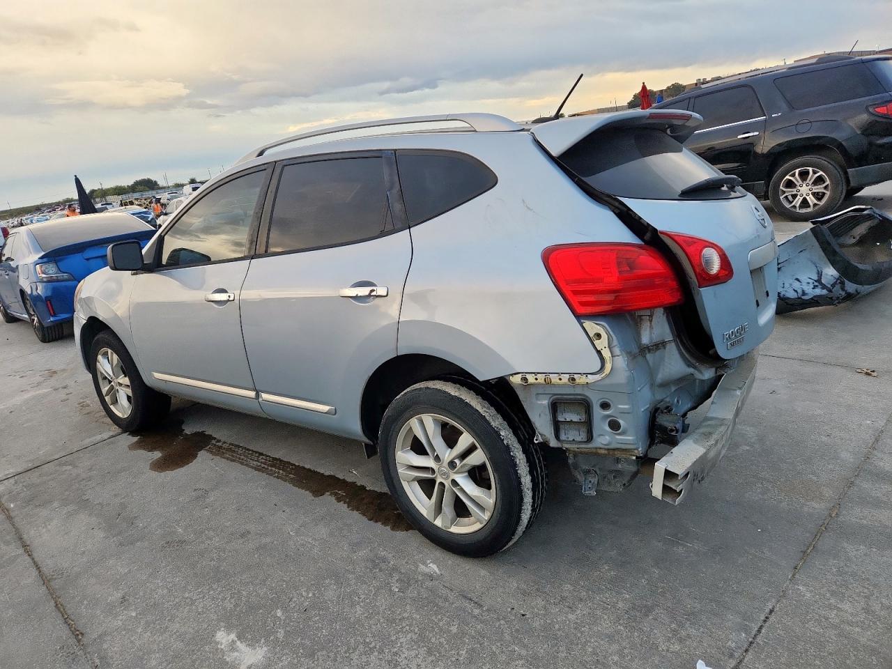2015 Nissan Rogue Select S - Image 2