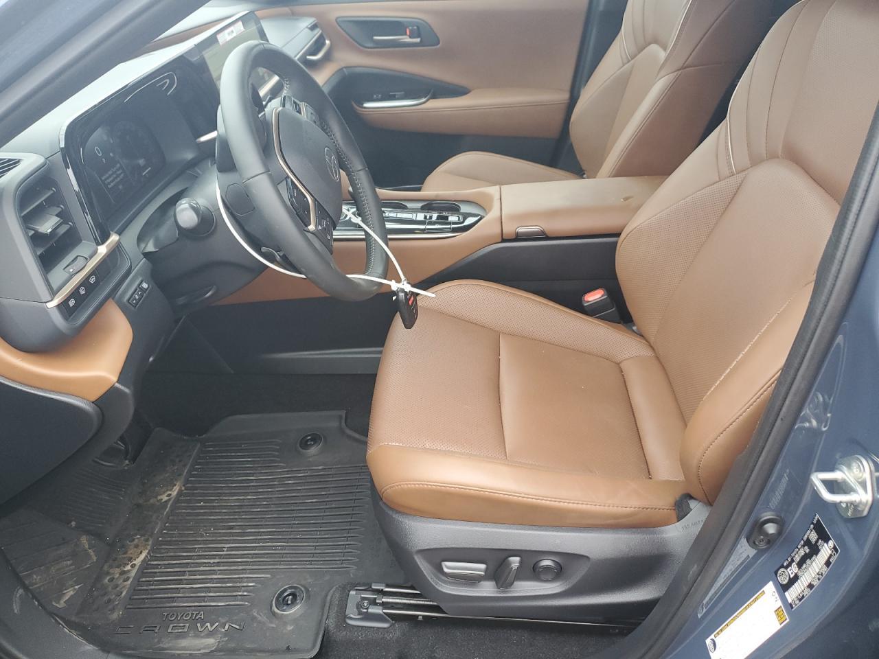 2025 Toyota Crown Signia Xle - Image 7