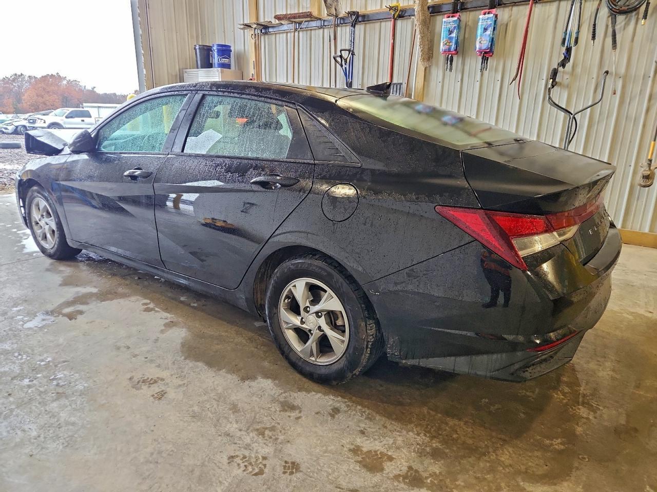 2021 Hyundai Elantra Se - Image 2