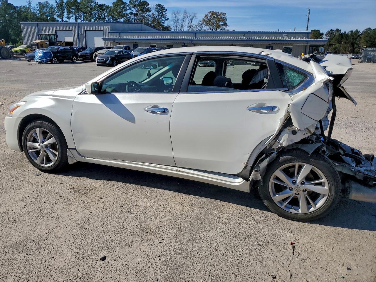 2015 Nissan Altima 2.5 - Image 2