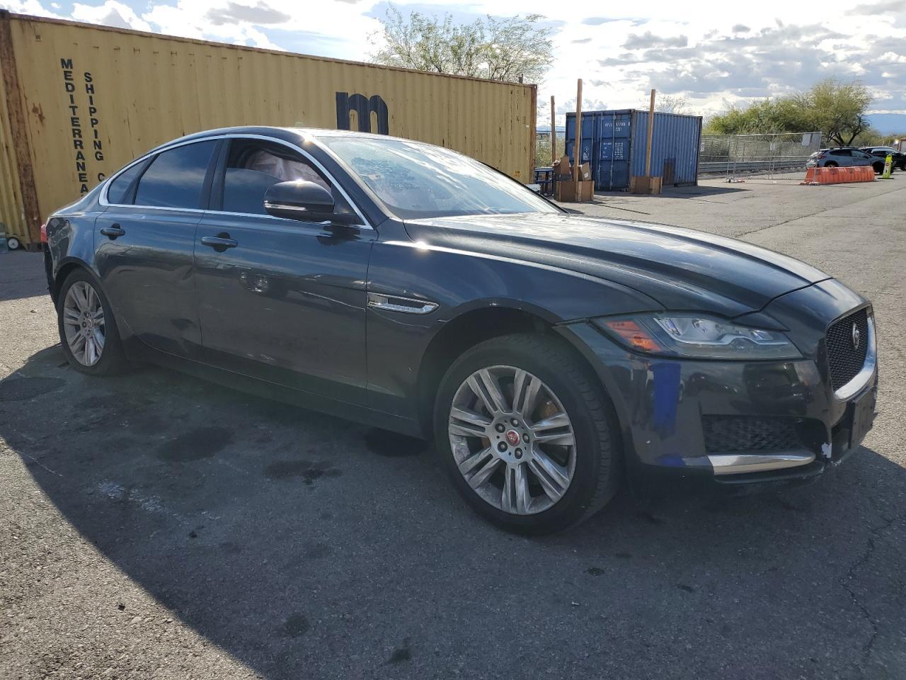 2017 Jaguar Xf Premium - Фото 4