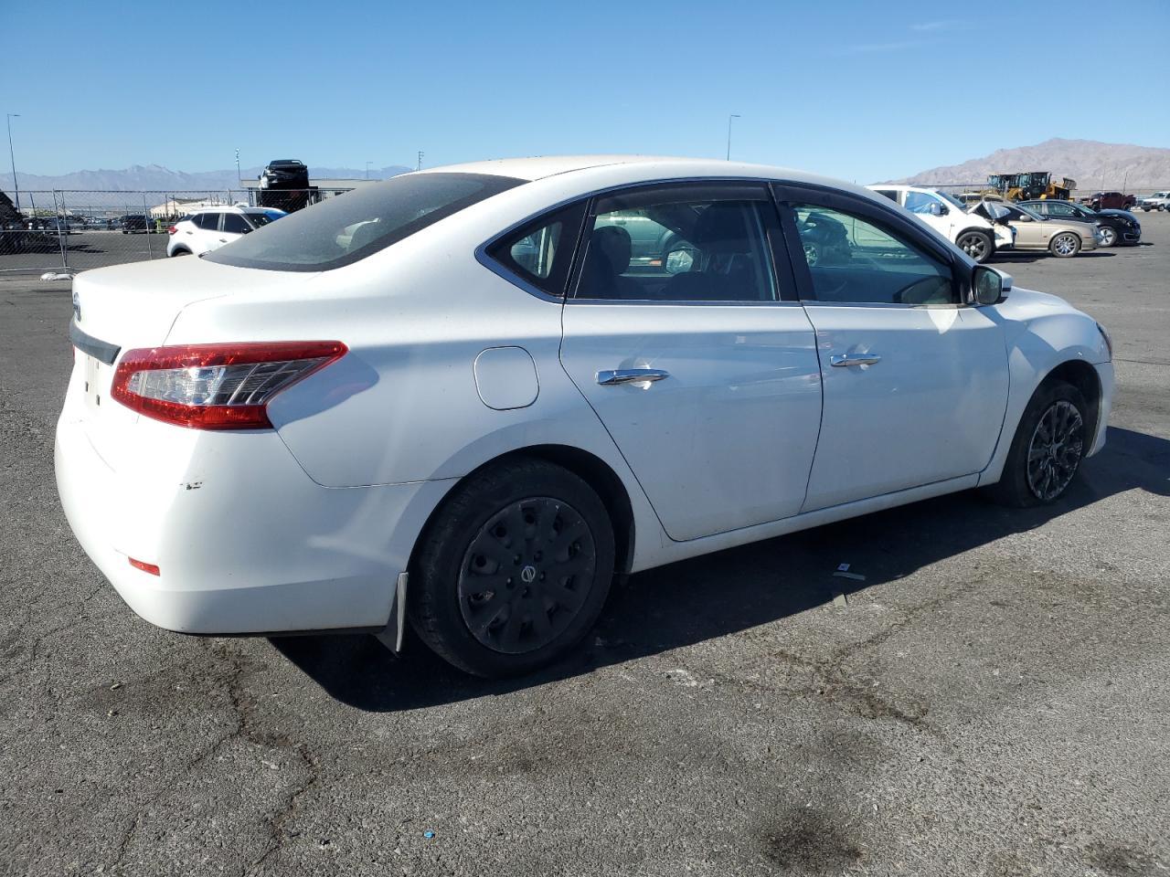 2015 Nissan Sentra S - Фото 3