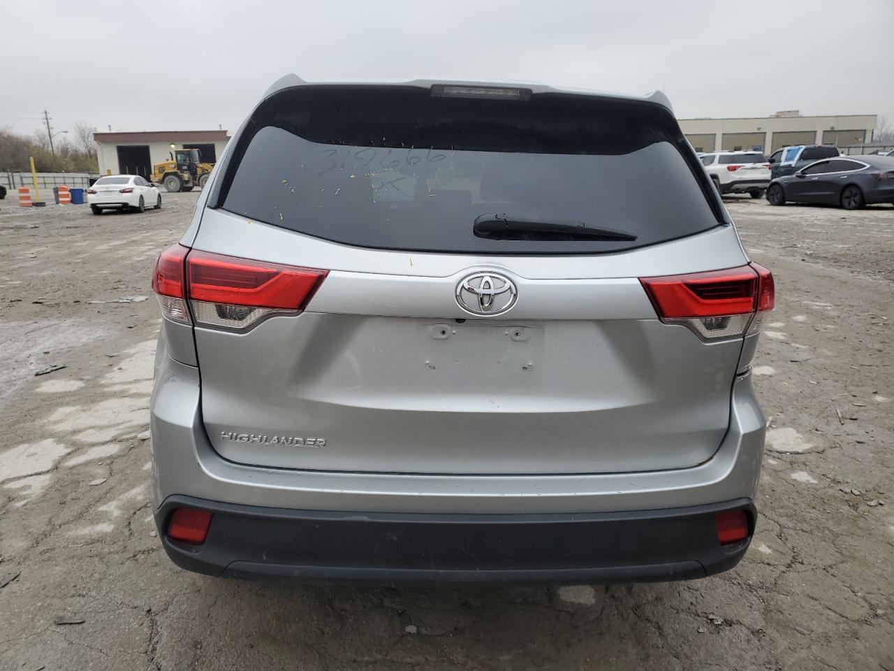 2019 Toyota Highlander Le - Фото 6