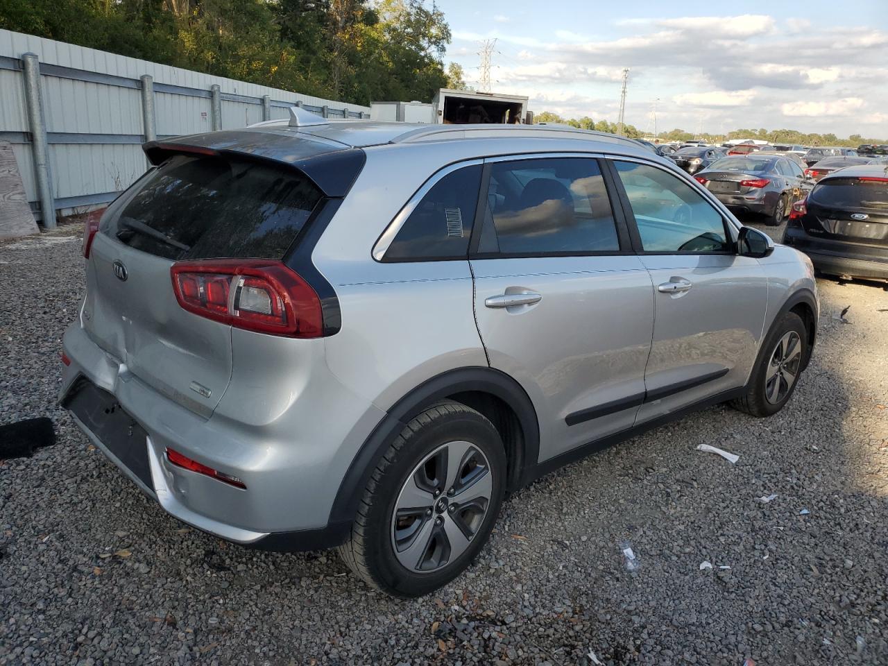 2017 Kia Niro Fe - Фото 3