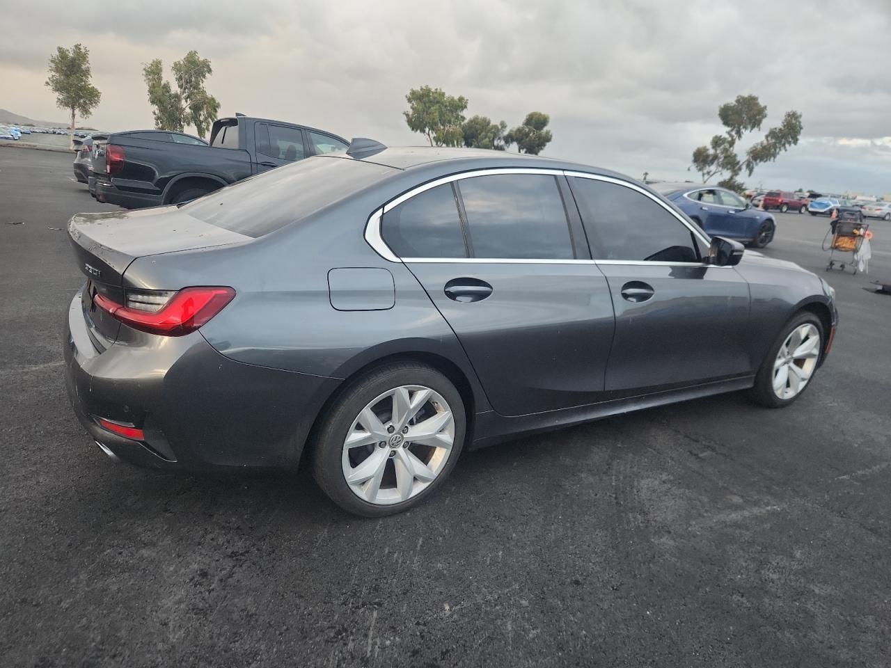 2019 BMW 330I - Фото 3