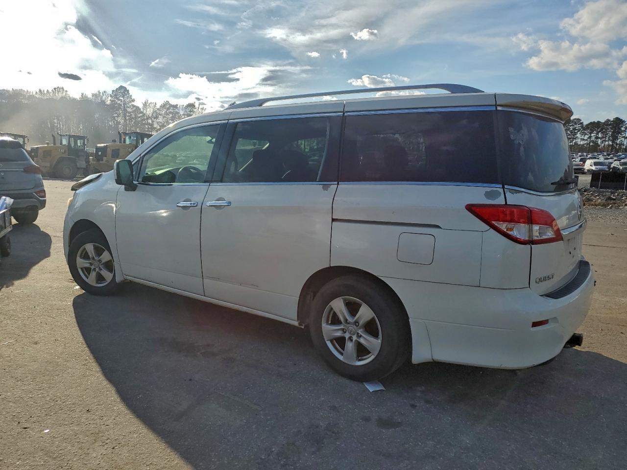 2015 Nissan Quest S - Фото 2