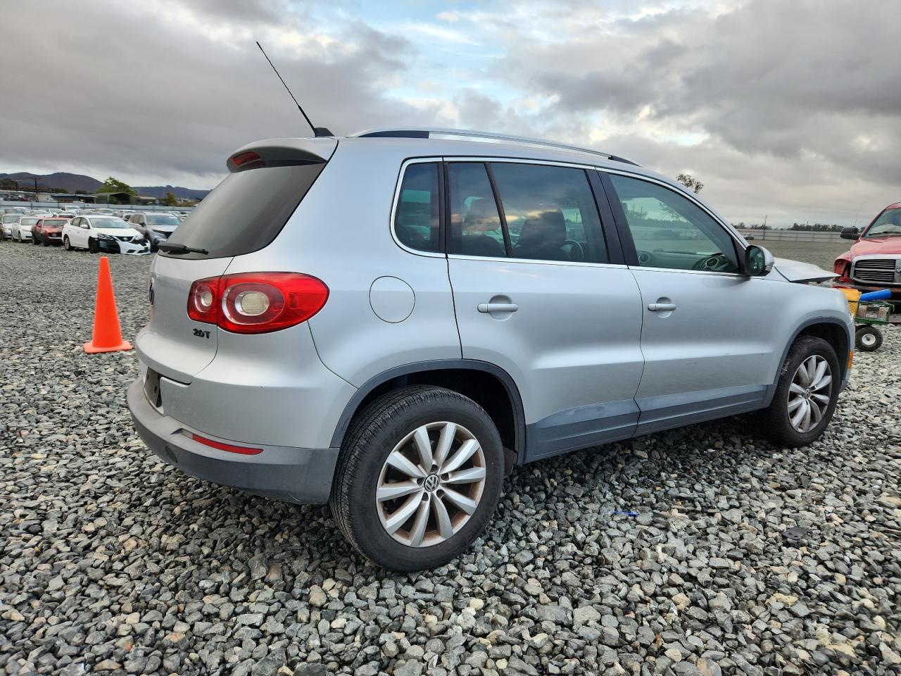 2011 Volkswagen Tiguan S - Фото 3