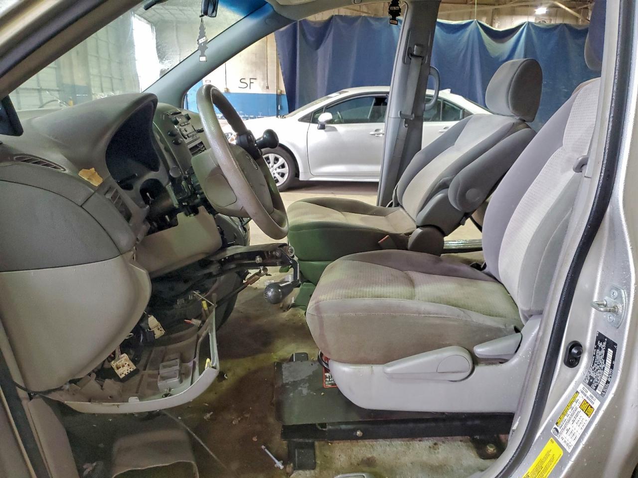 2010 Toyota Sienna Le 8-Passenger - Фото 7