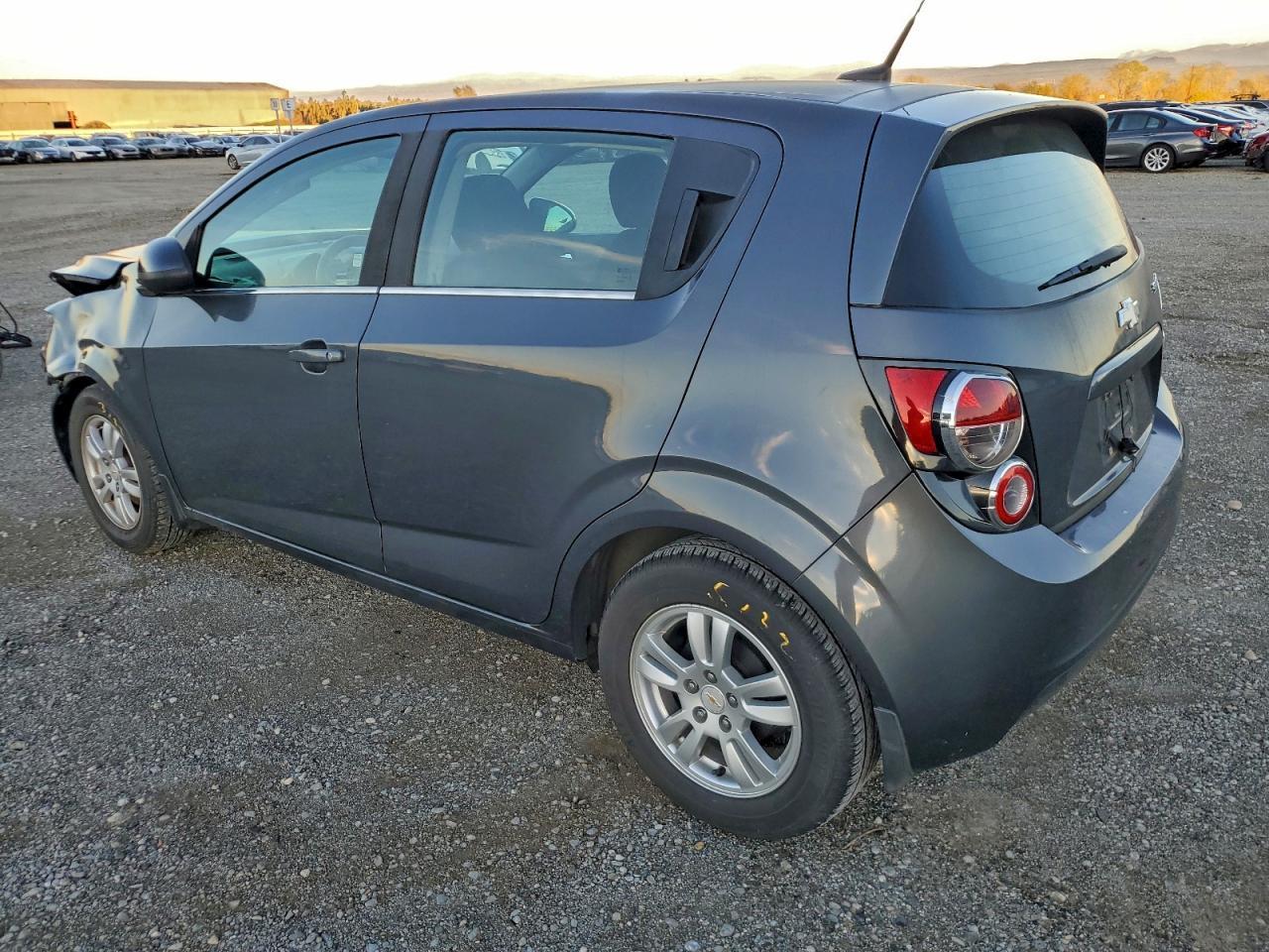 2013 Chevrolet Sonic Lt - Фото 2