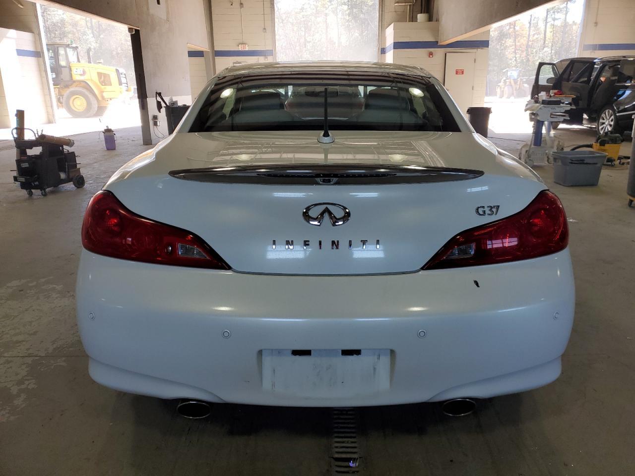 2010 Infiniti G37 Base - Image 6