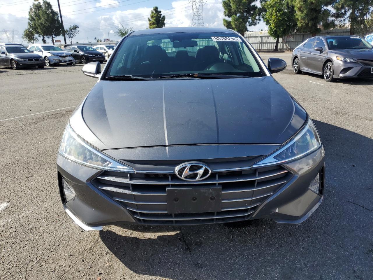 2020 Hyundai Elantra Se - Image 5