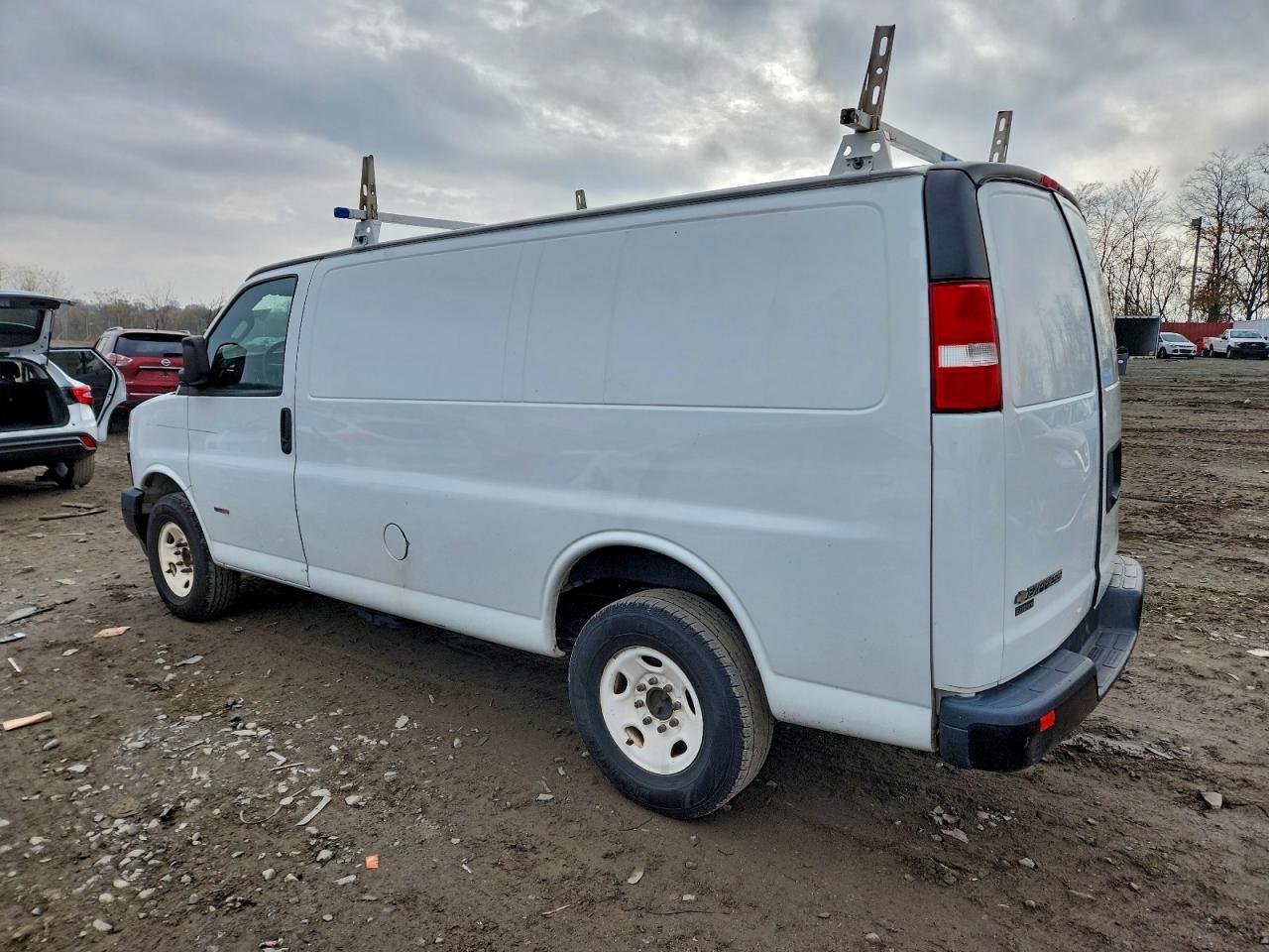 2020 Chevrolet Express G2 Van - Фото 2